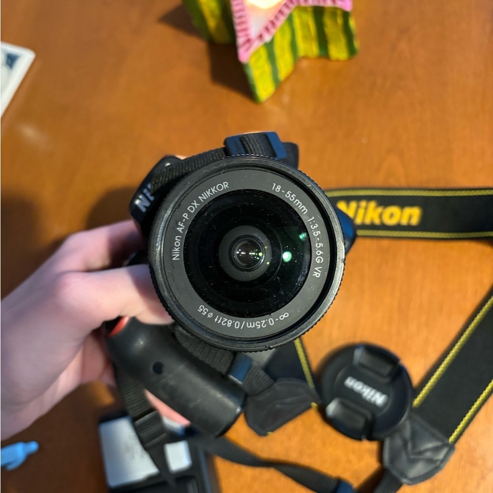 Nikon Black DSLR Camera with Lens and Charger - Picture 4 of 4
